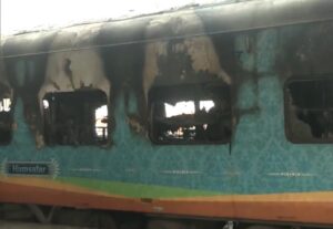 आंध्र प्रदेश में टाटा–एर्नाकुलम एक्सप्रेस में आग, एक यात्री की मौत