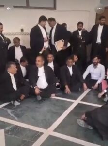 राजस्थान उच्च न्यायालय में कार्यवाहक मुख्य न्यायाधीश के खिलाफ वकीलों की हड़ताल